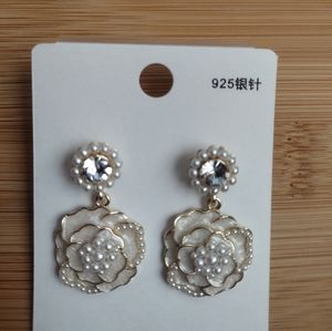 Gold pearl earrings